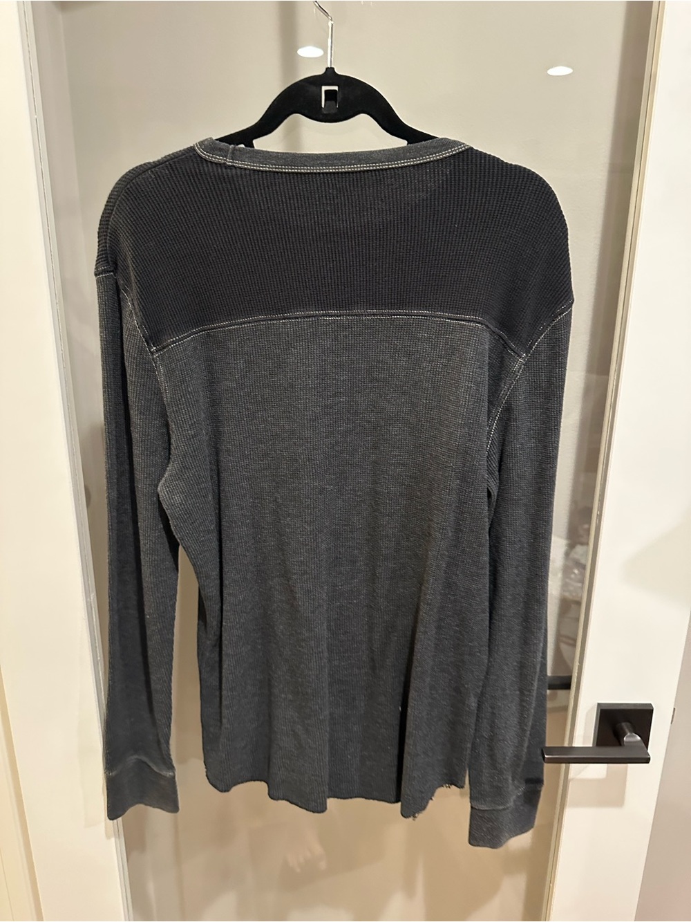 American Eagle Outfitters Men’s Crewneck in Charcoal and Black - Picture 3 of 3